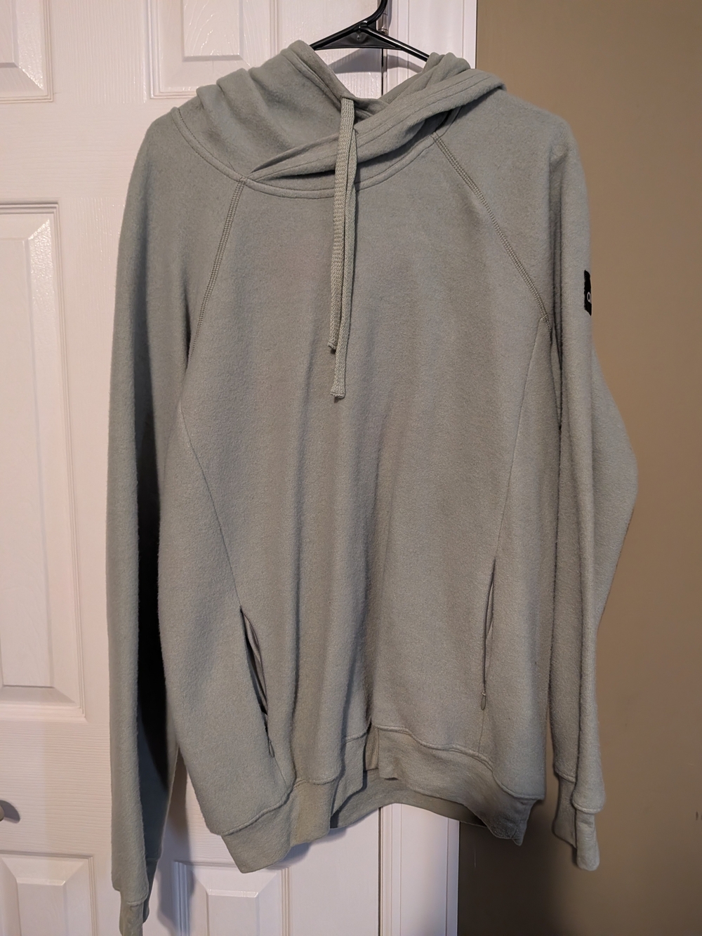ALO Yoga Men's Crewneck Hoodie — Light Sage Green
